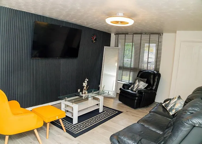 Dynasty - Alison Kelly Close 曼彻斯特