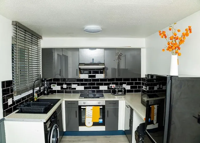 Dynasty - Alison Kelly Close Apartamento *