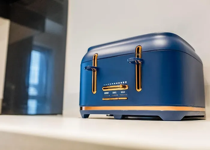 Beautifully Fab 3 Bedroom 4 Beds New 8 Guests Stretford Trafford Feriehus