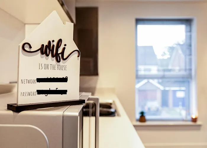 Beautifully Fab 3 Bedroom 4 Beds New 8 Guests Stretford Trafford 맨체스터