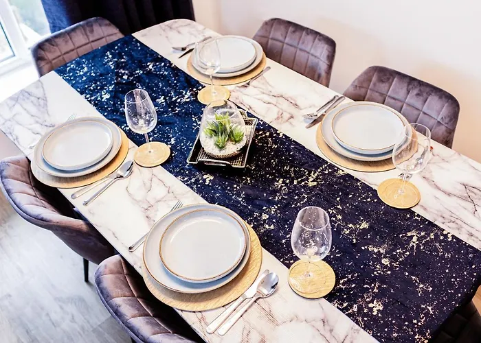 Beautifully Fab 3 Bedroom 4 Beds New 8 Guests Stretford Trafford *