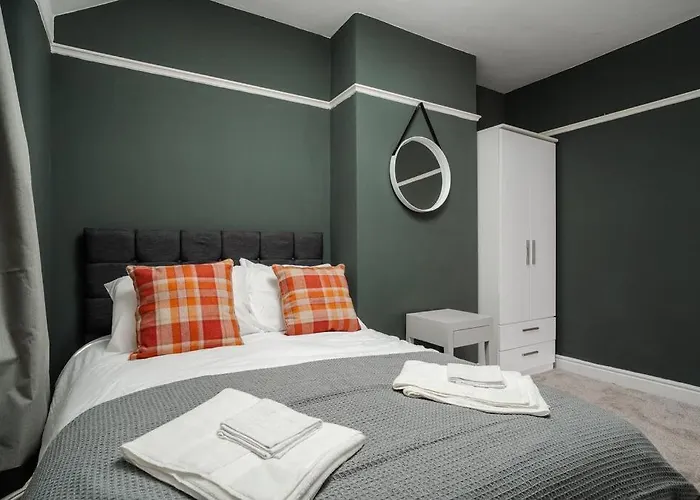 Charming 3bd Didsbury House דירה *