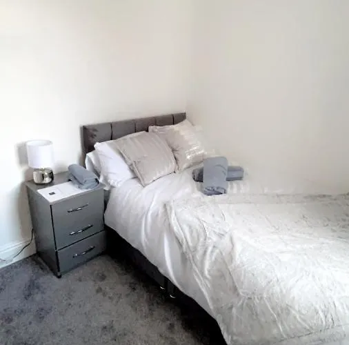 Elegant Ellesmere, Comfortable, Budget, Friendly بيت ضيافة مانشستر