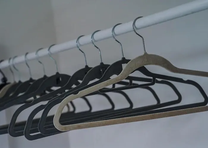 Spacious Near United Stadium - Pass The Keys *