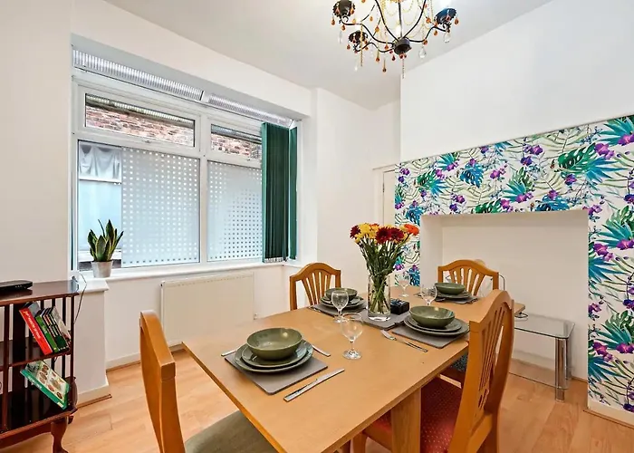 Casa vacanze Spacious Near United Stadium - Pass The Keys