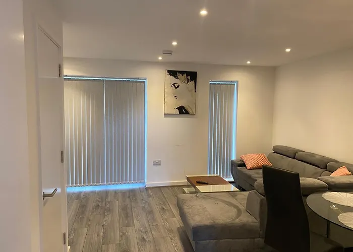 Stan Luxury * Manchester