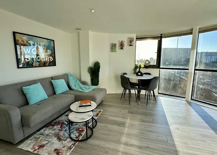 Lux Livin' - Luxury 2 Bed With Free Parking * Manchester