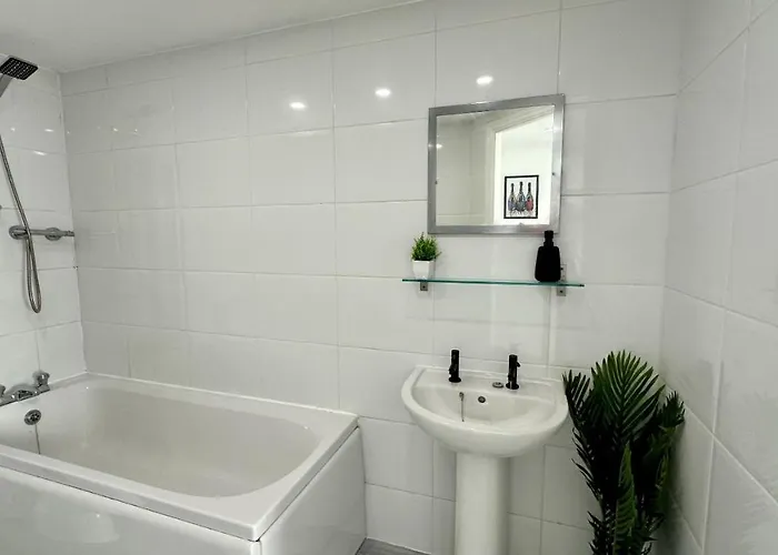 Lux Livin' - Luxury 2 Bed With Free Parking Mánchester