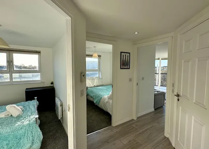 Lux Livin' - Luxury 2 Bed With Free Parking * Mánchester