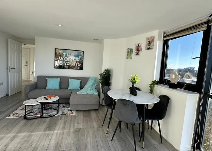 Lux Livin' - Luxury 2 Bed With Free Parking * Mánchester