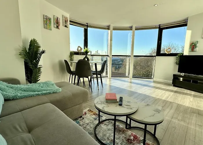 Apartment Lux Livin' - Luxury 2 Bed With Free Parking *