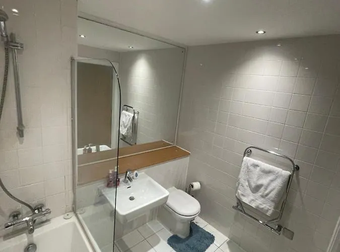 Old Trafford Cityview En-suite Apt Daire