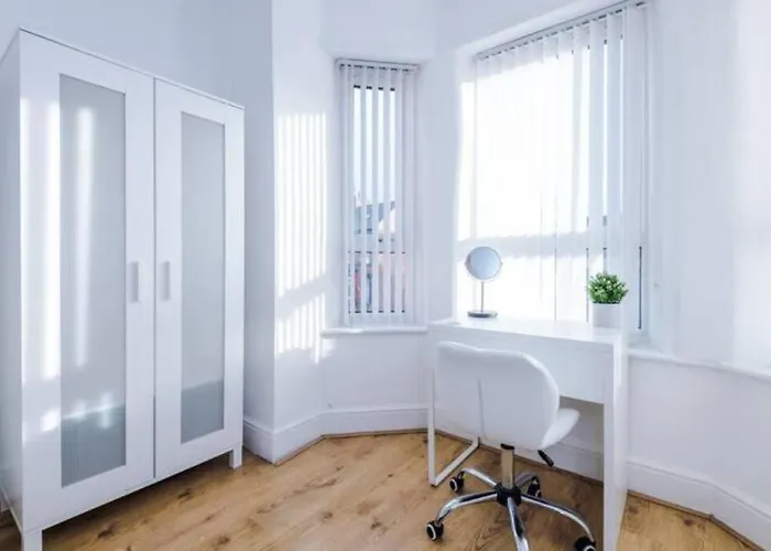 Spacious 4-bed House *