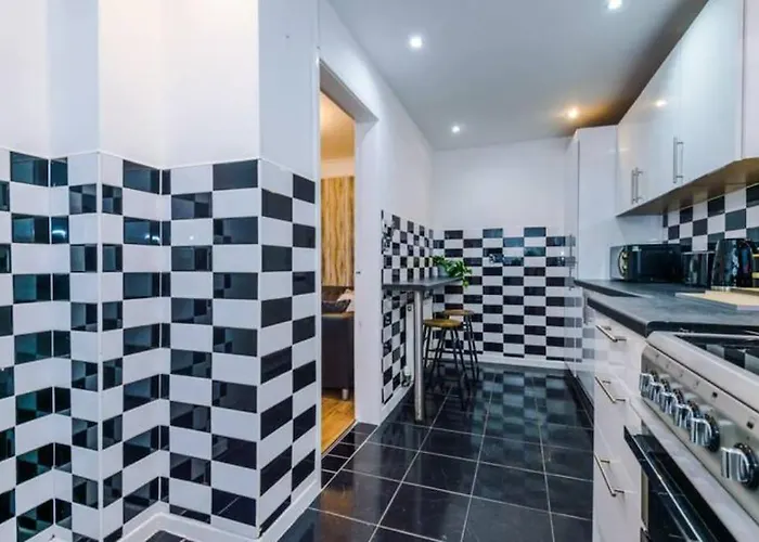 Spacious 4-bed House *