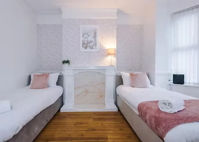 Spacious 4-bed House Prázdninový dům Manchester