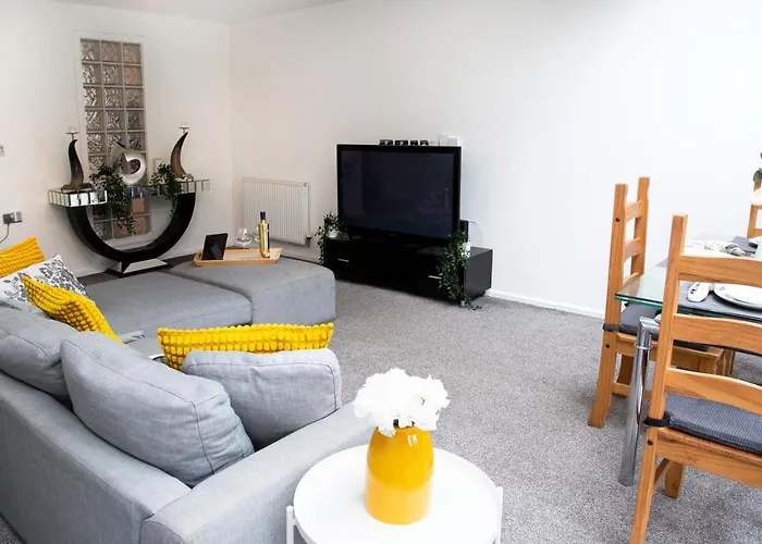 Cozy Townhouse In The Heart Of Greater