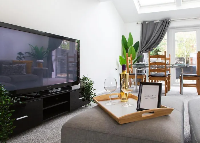 Cozy Townhouse In The Heart Of Greater Mánchester