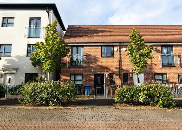 Cozy Townhouse In The Heart Of Greater