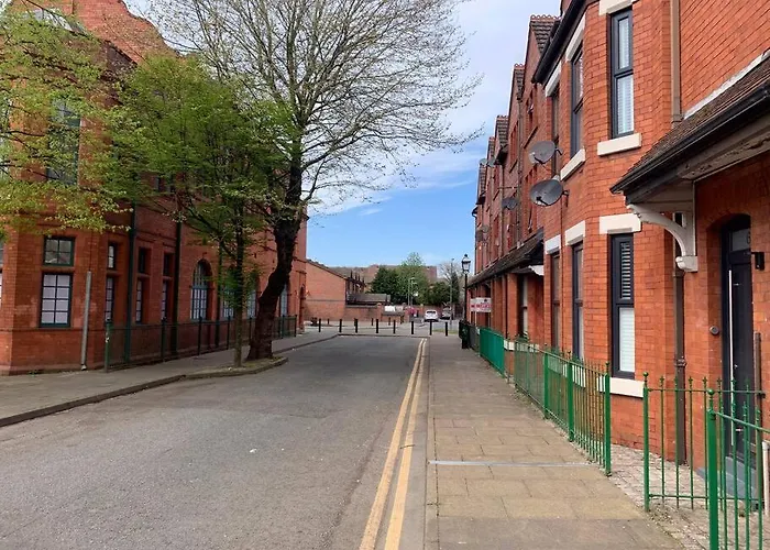 Casa de Férias 8 Bed, Comfortably Sleeps 10, 3 Bath House, 5 Mins Centre Manchester