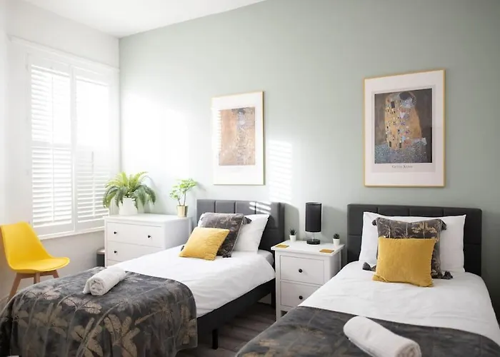 Casa de Férias 8 Bed, Comfortably Sleeps 10, 3 Bath House, 5 Mins Centre Manchester