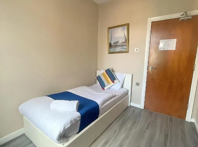 Πανσιόν Park Crescent 2*