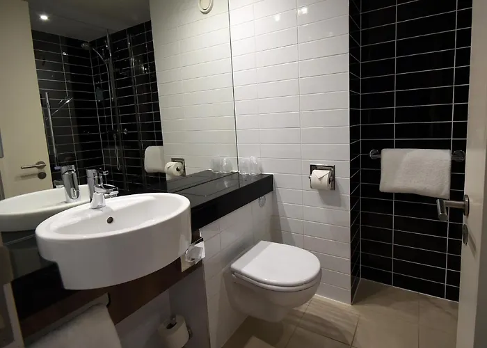 Hotel Express Centre Arena By Ihg