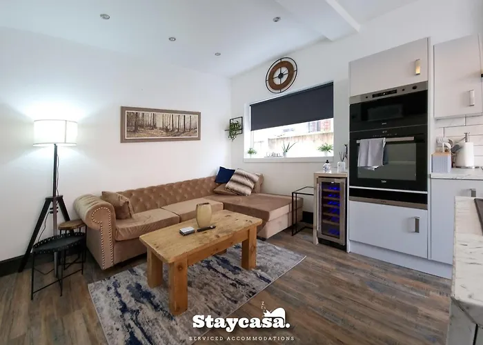 Spacious 6-bed With Large Patio And Free Parking * 맨체스터