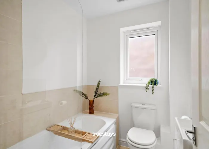 Greaves House By Truestays - 3 Bedroom House In Failsworth,