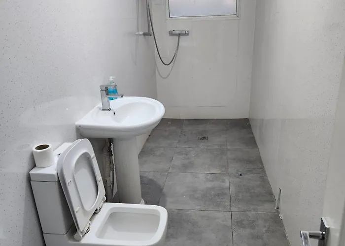 Monarch House Pensionat *