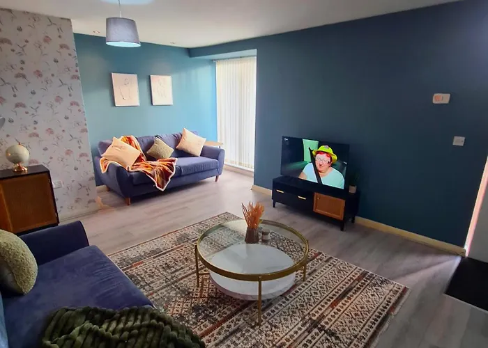 3 Bed House Etihad Stadium, Coop Live Private Parking With Optional Hot Tub *