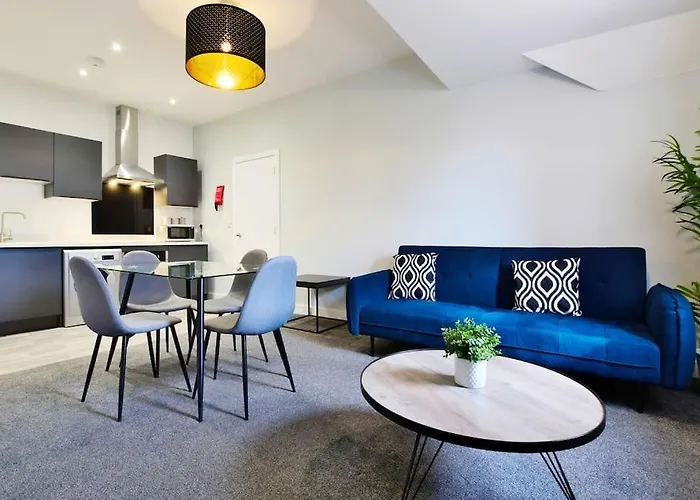 Free Parking - Modern 2-br Flat Close To Salford Royal 맨체스터