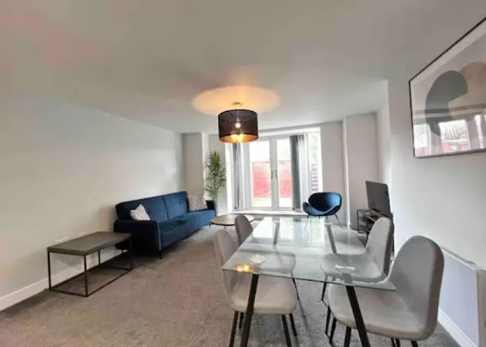 Free Parking - Stunning 2-br Near Salford Royal 아파트 *