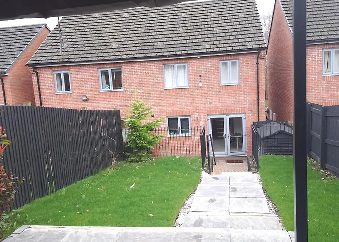 Casa de Férias Tropical Sun Homes - Beautiful Spacious 3 Bed In A Serene Environment With Free Parking For 2 Cars Manchester