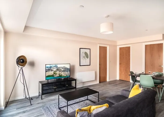 Modern & Stylish 2 Bed In *