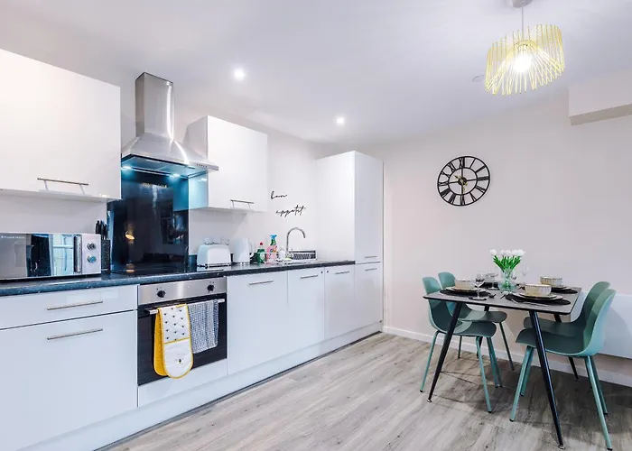 Deluxe New Build 2 Bedroom 2 Bathroom - Free Secure Parking Manchester