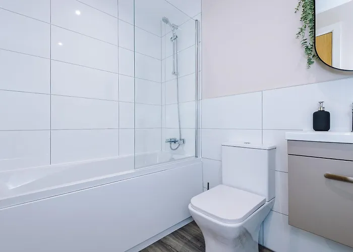 Deluxe New Build 2 Bedroom 2 Bathroom - Free Secure Parking *