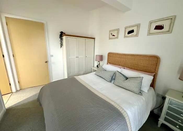 Getaway - 3br Near Etihad & Ao Arena - Sleeps 6 *