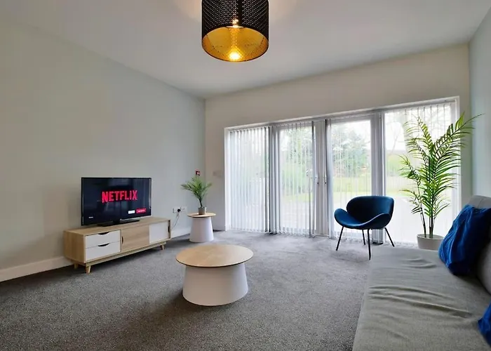 Free Parking - Spacious 2-br Close To Salford Royal Appartement *