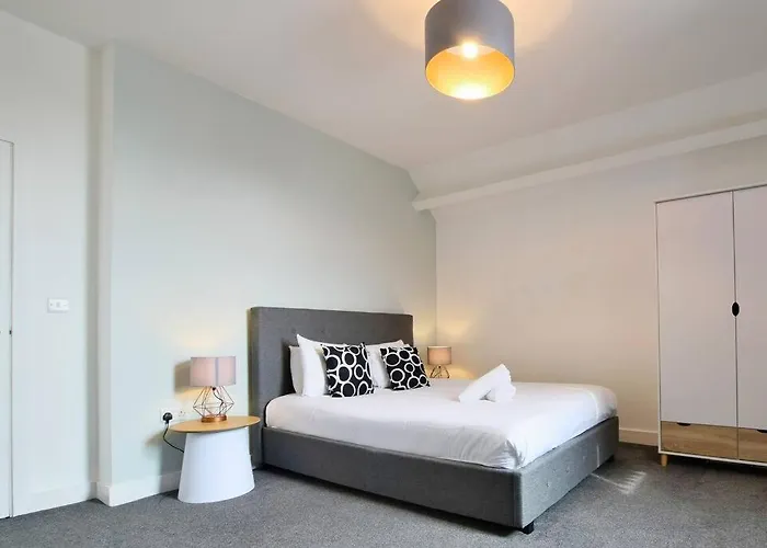 Free Parking - Modern 2-br Flat Close To Salford Royal Apartament *