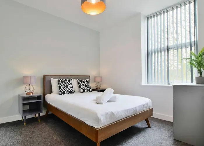 Apartament Free Parking - Charming 2-br Flat Near Salford Royal