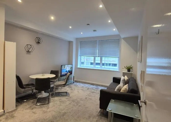 Modern 1- Bed In Centre *