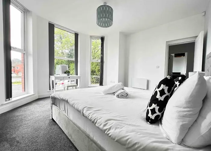 Free Parking - Cosy 2-br Flat Near Salford Royal * Manchester