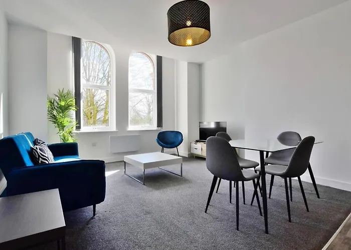 Free Parking - Beautiful 2-br Flat In