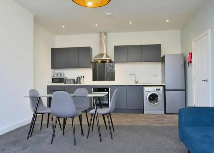 Free Parking - Beautiful 2-br Flat In Lejlighed *