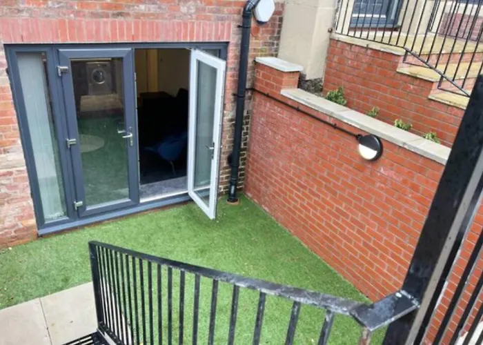 Free Parking - Stunning 2-br Near Salford Royal Lejlighed