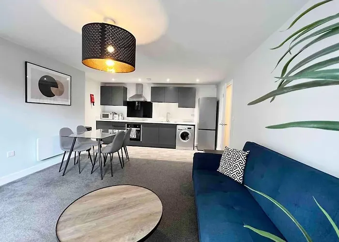 Free Parking - Lovely 2-br Flat Near Salford Royal * Mánchester