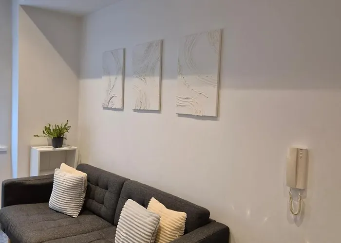 Modern 1- Bed In Centre 아파트 *