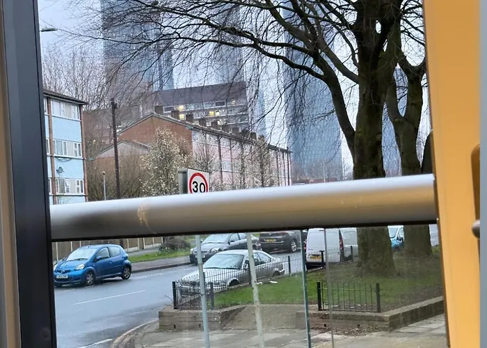 Luxury 2 Bedroom In Centre - Free Parking *