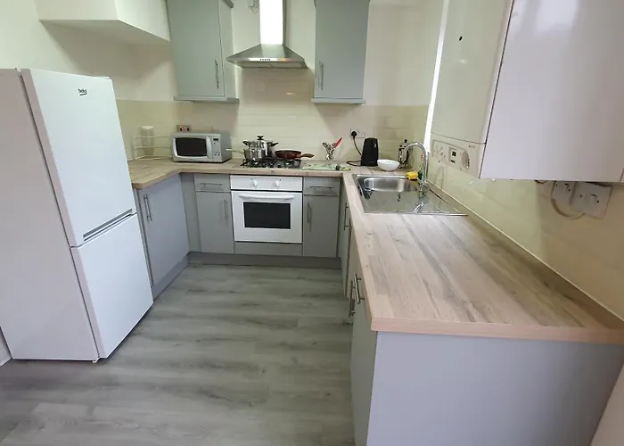 Lovely 3 Bedroom House * مانشستر