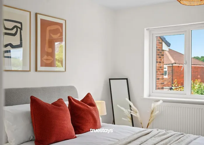 Greaves House By Truestays - 3 Bedroom House In Failsworth, * Manchester
